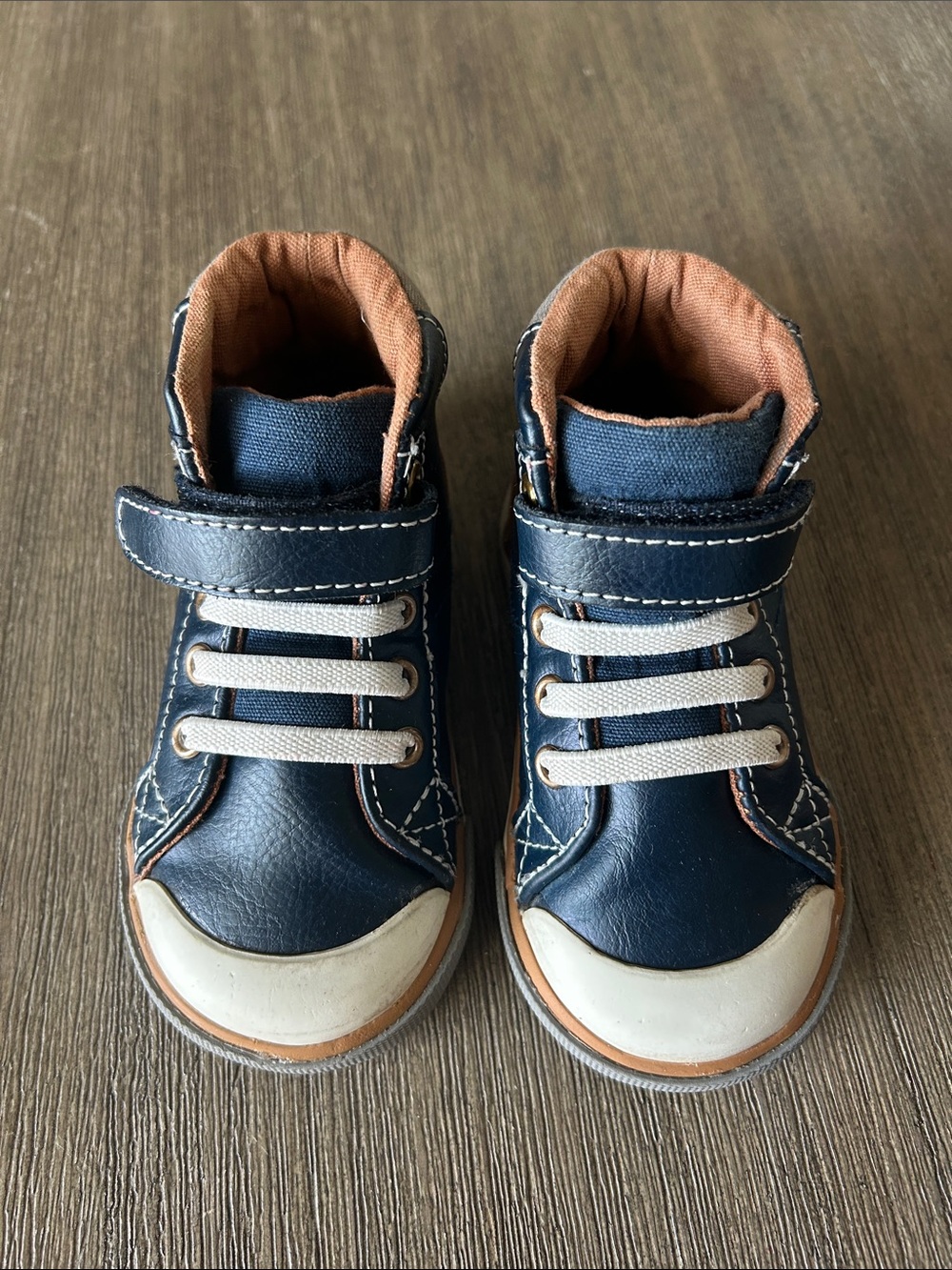 See Kai Run Dane Leather High Top Sneaker, Sz.6, Gently Used.